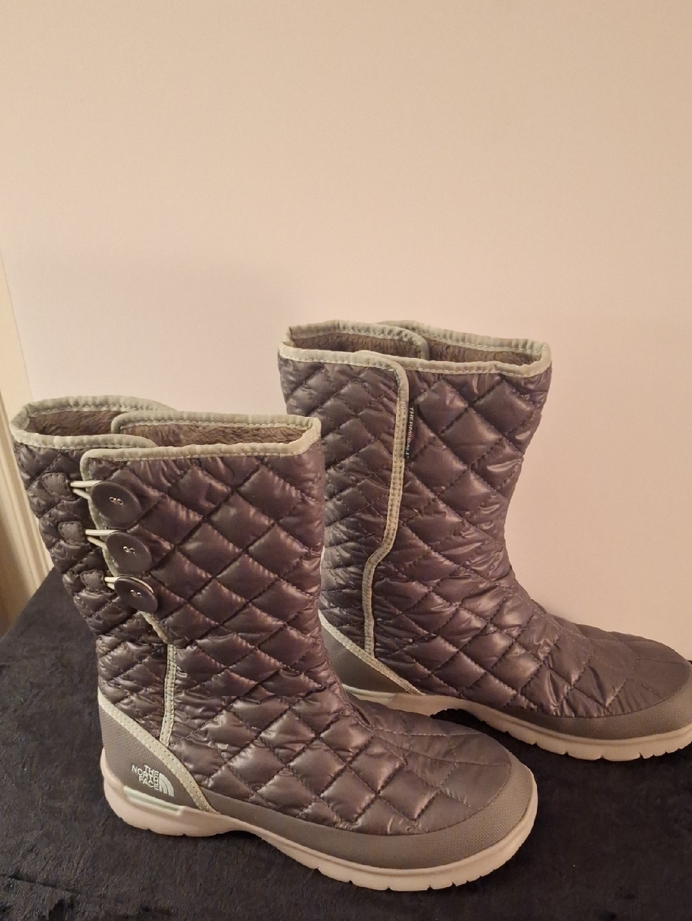 The North Face Women's Quilted Silver Gray Insulated Winter Boots